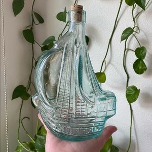 1992 Veteria Glass Liquor Decanter *PRICE FIRM